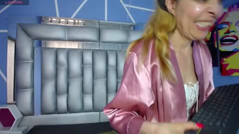  SleepyAbuela online show from 09.12.25