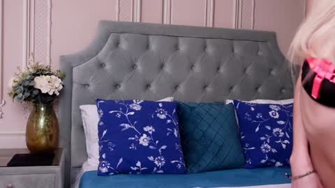 LucyAddison online show from 01.18.25