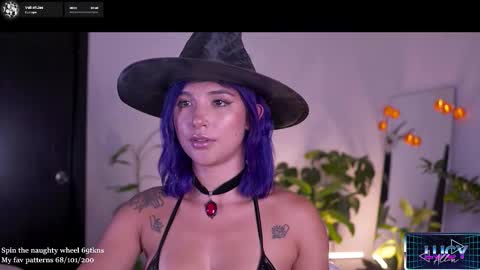 Snapshot of lucyallenx chatting on 10.17.25 Lucy Alien online show from 10.17.25