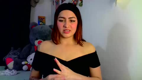 Snapshot of lucycherry__ chatting on 03.11.25 LUCIA online show from 03.11.25