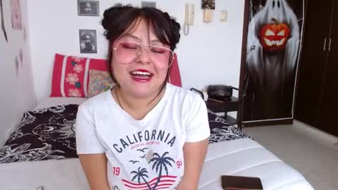 Snapshot of lucyferna chatting on 10.16.25 Lucya Fernanda online show from 10.16.25