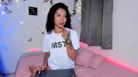 Snapshot of lucygarciia chatting on 01.10.25 Lucy online show from 01.10.25