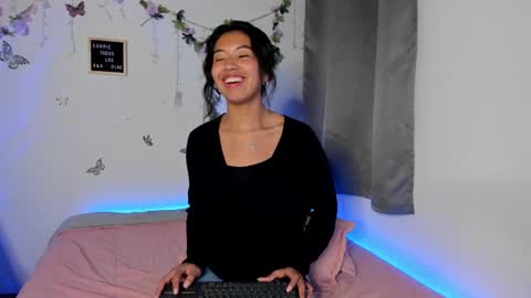 Snapshot of lucygarciia chatting on 01.15.25 Lucy online show from 01.15.25