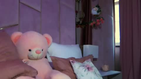 Lucy Lexton online show from 04.22.26