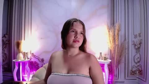 Snapshot of lucymilky chatting on 09.09.25 Lucy  online show from 09.09.25