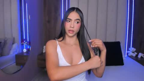 Snapshot of lucysalvatore chatting on 03.01.26 Lucy online show from 03.01.26