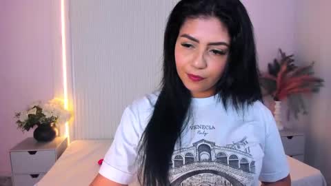 Snapshot of lucywild8 chatting on 06.04.26 Lucy Wold online show from 06.04.26