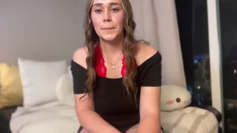 Snapshot of lucyxrae chatting on 12.23.25 Lucy Rae online show from 12.23.25