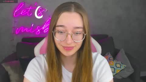 Snapshot of lucyy_green chatting on 06.16.26 Lucy online show from 06.16.26
