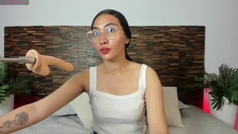 Snapshot of lucyy_liiu chatting on 06.09.26 Lucy Liiu online show from 06.09.26
