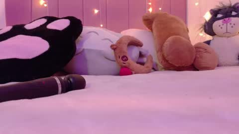 Snapshot of lucyy_peach chatting on 04.29.26 LUCYY FROM HOME online show from 04.29.26