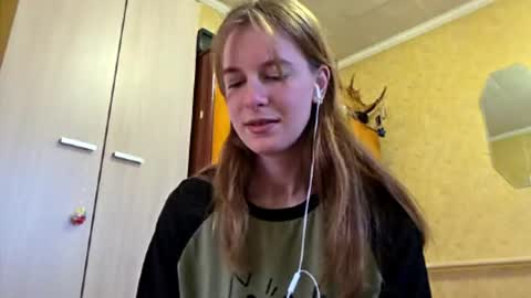 Snapshot of lucyzachar chatting on 04.22.26 Sofia online show from 04.22.26