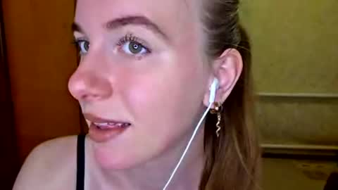 Snapshot of lucyzachar chatting on 05.06.26 Sofia online show from 05.06.26