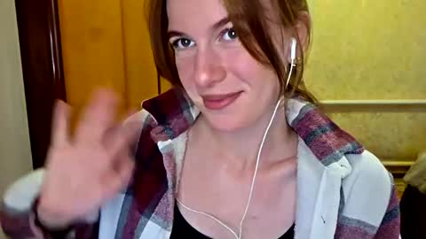 Snapshot of lucyzachar chatting on 05.10.26 Sofia online show from 05.10.26