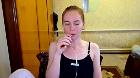 Snapshot of lucyzachar chatting on 05.11.26 Sofia online show from 05.11.26