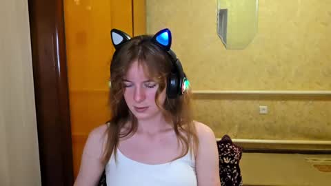 Snapshot of lucyzachar chatting on 05.18.26 Sofia online show from 05.18.26