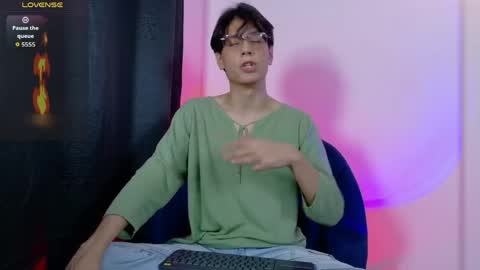 Snapshot of lui_x_dust chatting on 05.18.26 Lui online show from 05.18.26