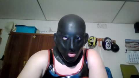 Snapshot of luis2423 chatting on 11.29.25 A slave to the mistress.. un esclavo para las amas dominantes. online show from 11.29.25