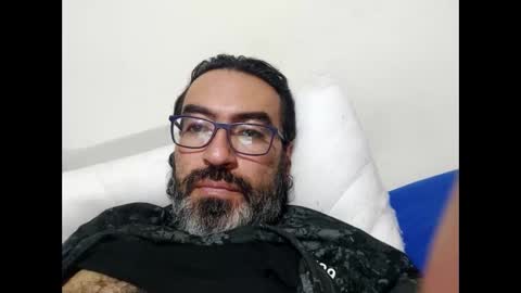 Snapshot of luis2988z chatting on 04.26.26 Hairyman online show from 04.26.26