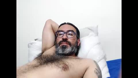 Snapshot of luis2988z chatting on 05.03.26 Hairyman online show from 05.03.26