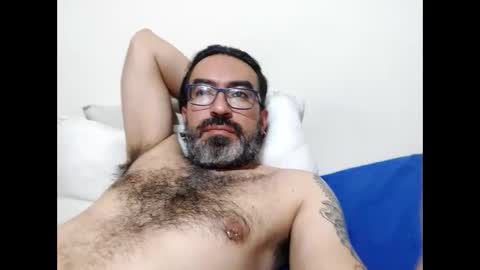 Snapshot of luis2988z chatting on 05.17.26 Hairyman online show from 05.17.26