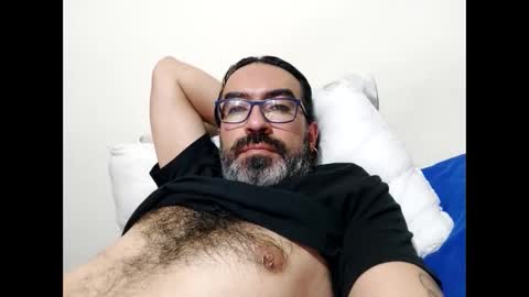 Snapshot of luis2988z chatting on 05.20.26 Hairyman online show from 05.20.26