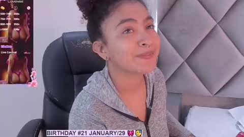 Snapshot of luisa_cameron chatting on 01.25.25 online show from 01.25.25