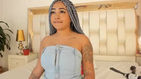 Snapshot of luisa_cameron chatting on 01.29.25 online show from 01.29.25