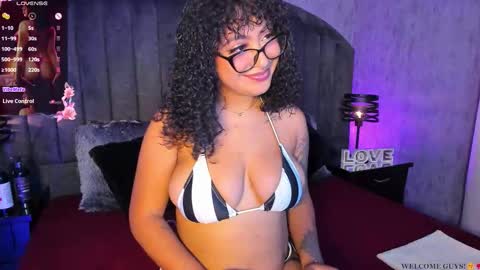 Snapshot of luisa_cameron chatting on 11.12.25 online show from 11.12.25