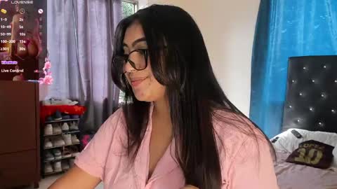 Snapshot of luisa_cameron chatting on 05.22.26 online show from 05.22.26
