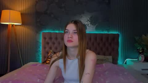 LuisaClover online show from 11.25.25