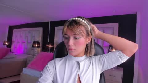 Snapshot of luisajonnes_ chatting on 05.23.26 Luisa online show from 05.23.26