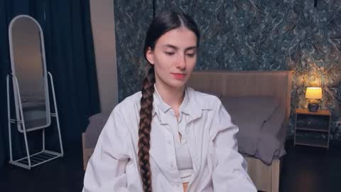Snapshot of luisatsing chatting on 10.17.25 Luisa online show from 10.17.25