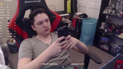 Snapshot of luisdiaztube chatting on 01.13.25 Luisdiaztube online show from 01.13.25