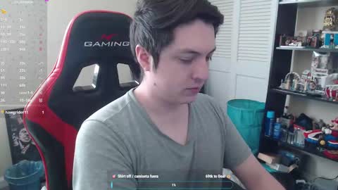 Snapshot of luisdiaztube chatting on 09.15.25 Luisdiaztube online show from 09.15.25