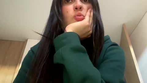 Snapshot of luissa_p chatting on 09.11.25 Luissa online show from 09.11.25