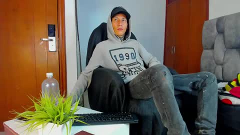 Snapshot of lujuriau_u chatting on 10.04.25 lujuriau_u online show from 10.04.25