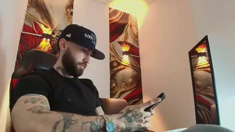 Snapshot of luke_davis01 chatting on 10.16.25 LUKE online show from 10.16.25