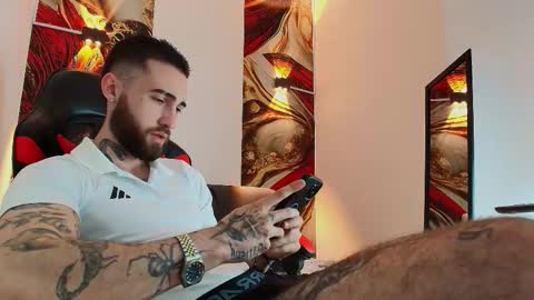 Snapshot of luke_davis01 chatting on 10.23.25 LUKE online show from 10.23.25