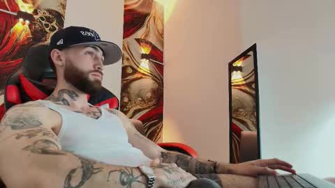 Snapshot of luke_davis01 chatting on 11.04.25 LUKE online show from 11.04.25