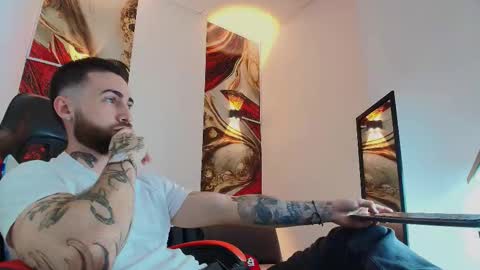 Snapshot of luke_davis01 chatting on 11.11.25 LUKE online show from 11.11.25