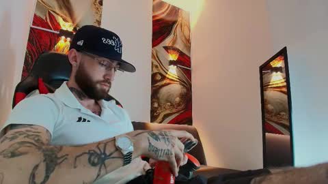 Snapshot of luke_davis01 chatting on 11.17.25 LUKE online show from 11.17.25