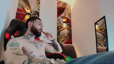 Snapshot of luke_davis01 chatting on 11.20.25 LUKE online show from 11.20.25