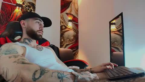 Snapshot of luke_davis01 chatting on 12.05.25 LUKE online show from 12.05.25