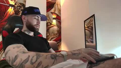 Snapshot of luke_davis01 chatting on 12.19.25 LUKE online show from 12.19.25