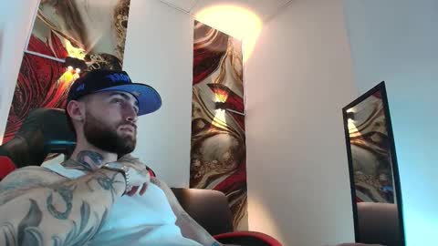 Snapshot of luke_davis01 chatting on 12.23.25 LUKE online show from 12.23.25