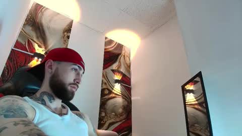 Snapshot of luke_davis01 chatting on 01.08.26 LUKE online show from 01.08.26