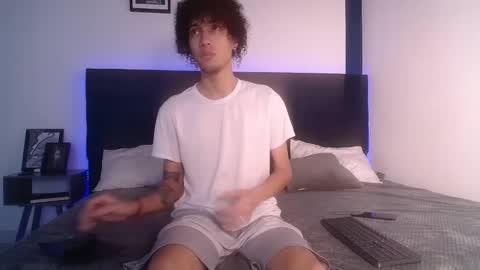 Snapshot of lukeaaron_ chatting on 12.03.24 Luke online show from 12.03.24