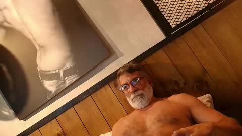 Snapshot of lukecrews chatting on 01.28.25 Luke Crews online show from 01.28.25