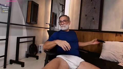 Snapshot of lukecrews chatting on 01.30.25 Luke Crews online show from 01.30.25